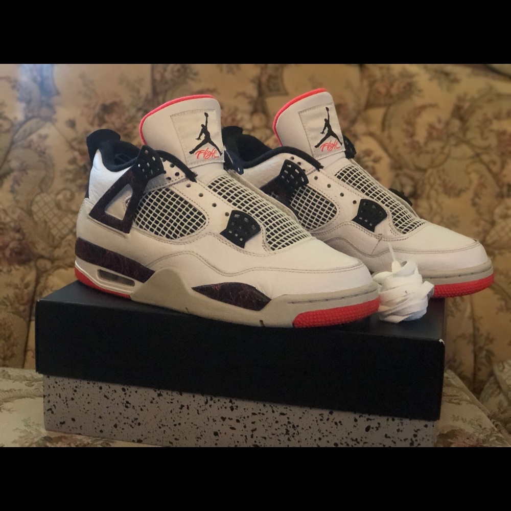 Jordan 4 Pale citrus